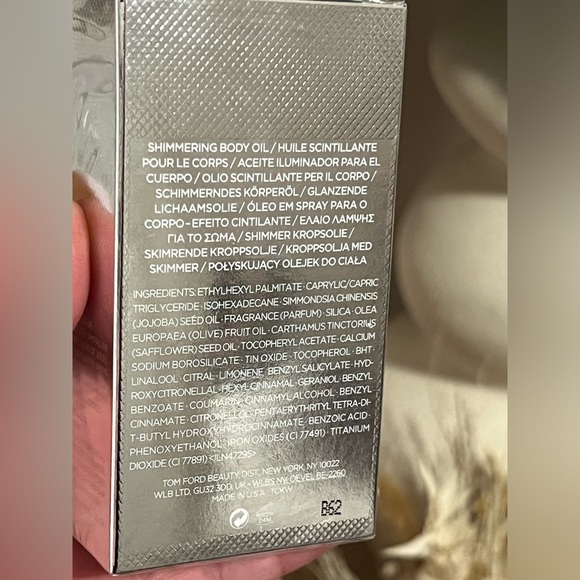 TOM FORD • SOLEIL NEIGE - SHIMMERING BODY OIL - Picture 4 of 4